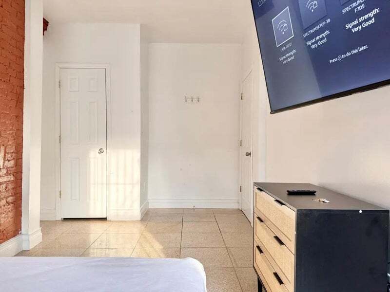 Building Photo - Nice room in a good neighborhood