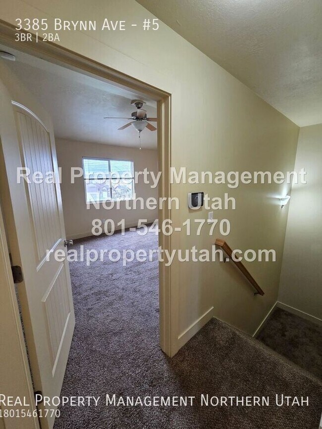 Building Photo - 3385 S Brynn Ave