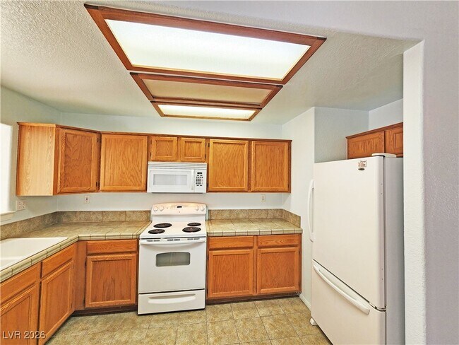 Building Photo - 2341 Yakima Ave