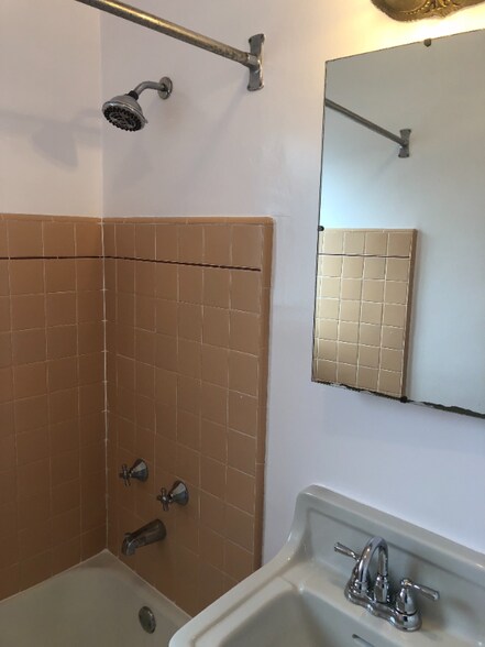 Building Photo - 4024-4028 Los Feliz Blvd