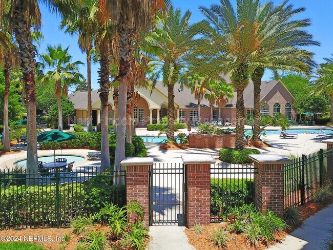 Building Photo - 7800 Point Meadows Dr