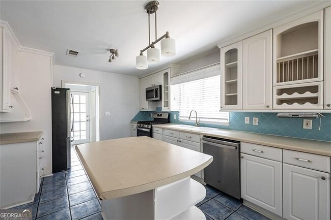 Building Photo - 1205 Spring Valley Ln NE