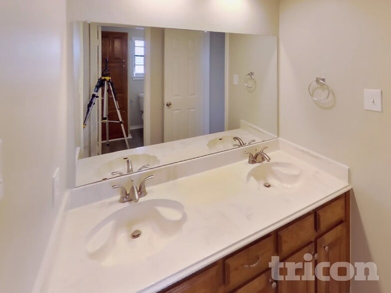 Building Photo - 7761 Grassland Dr