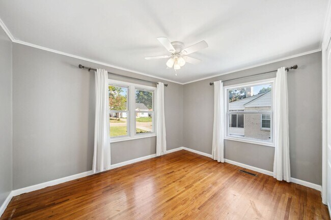 Building Photo - Adorable Home in the Heart of Midtown!