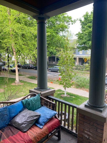 Front Porch - 2544 Aldrich Ave S
