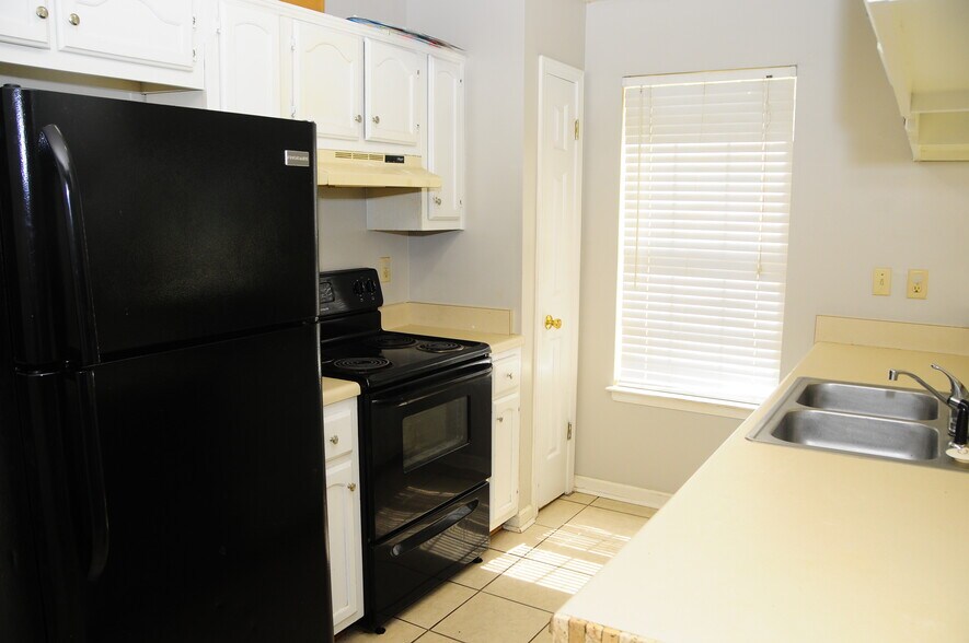 Kitchen - 6899 Lagrange Cir S