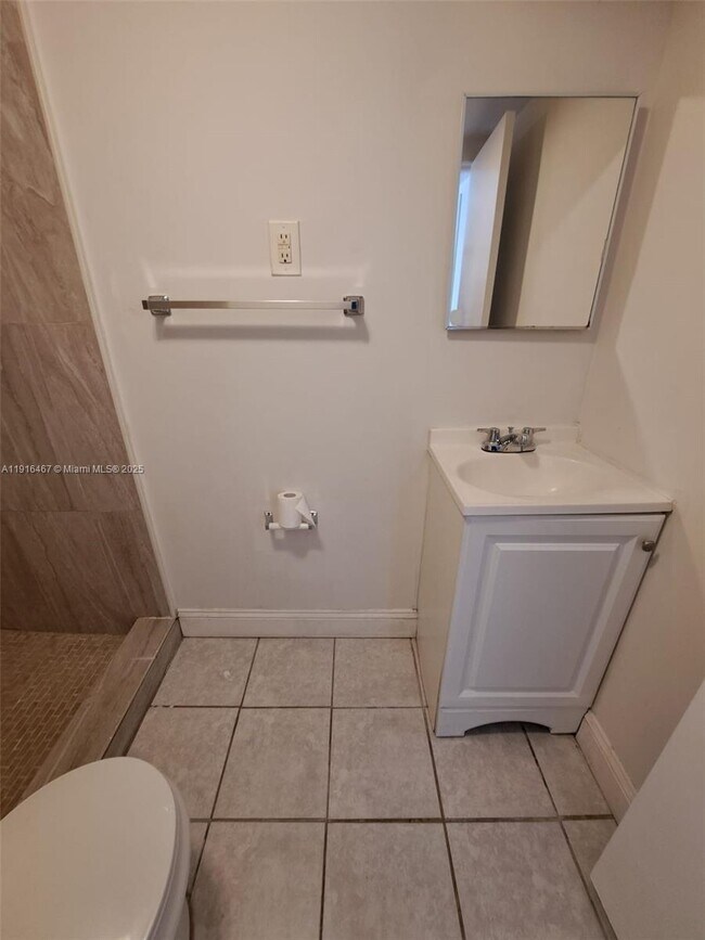 Building Photo - 1362 SW 2nd St