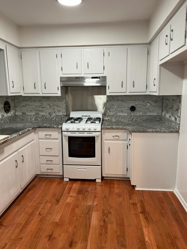 Building Photo - 1501 72nd St