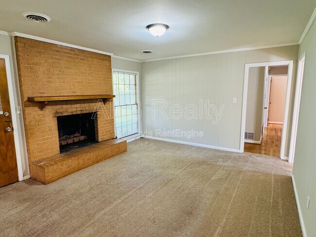 Building Photo - 3253 Windwood Dr