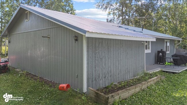 Building Photo - Cozy 3 bedroom 2 bath home w/ fully fenced...