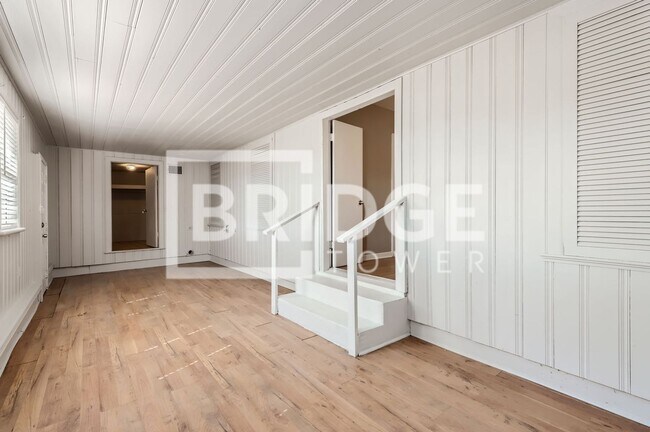 Building Photo - 224 E Boyd St