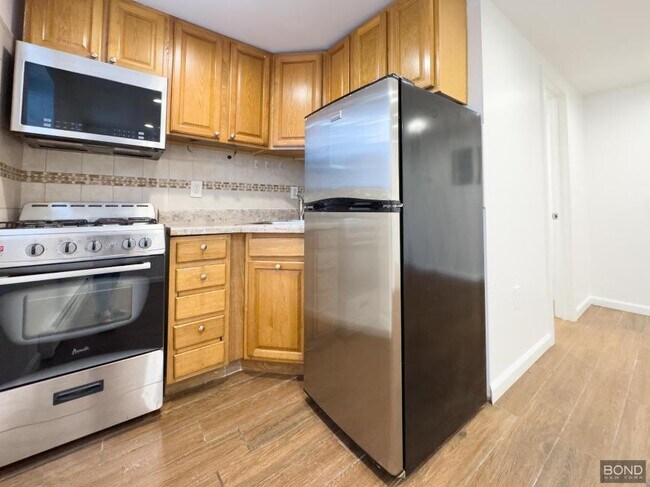 Building Photo - 1 bedroom in Far Rockaway NY 11693