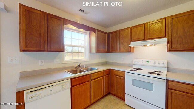Building Photo - 104 E Coopers Ct
