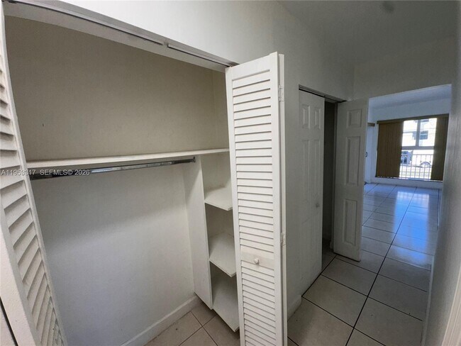 Building Photo - 1595 NE 125th St