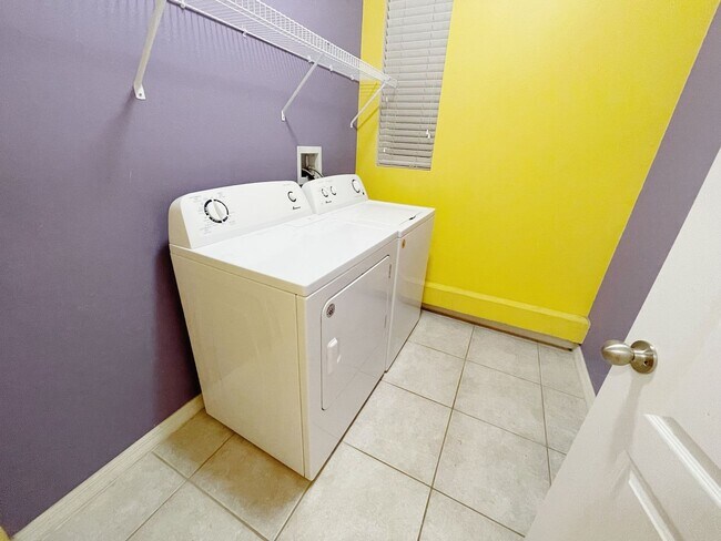 Building Photo - Great 3bed/2.5bath Rental Opportunity in T...
