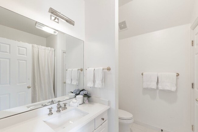 Building Photo - Luxury Furnished Home