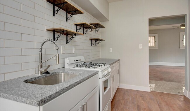 Building Photo - 1692 Bryden Rd