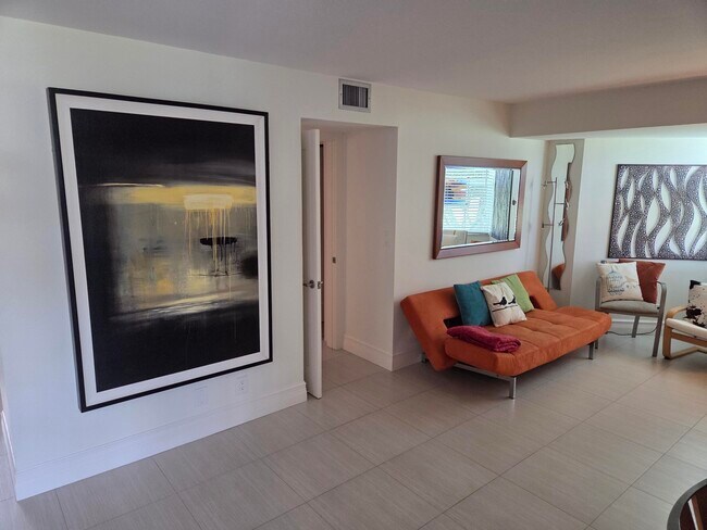 Building Photo - 1831 Sabal Palm Dr