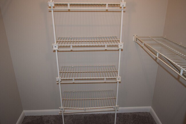 Building Photo - 668 Bartons Landing Pl