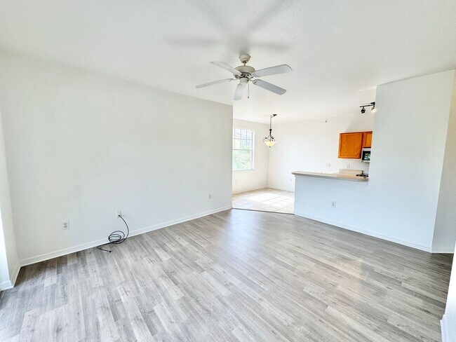 Building Photo - ** FAIRWAY PRESERVE ** 2 BED / 2 BATH CONDO - PET OK! - NORTH NAPLES - ANNUAL RENTAL