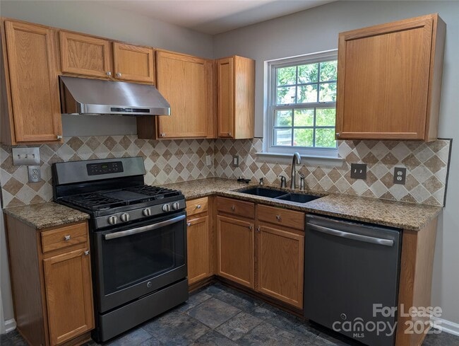 Building Photo - 9935 Redbud Tree Ct
