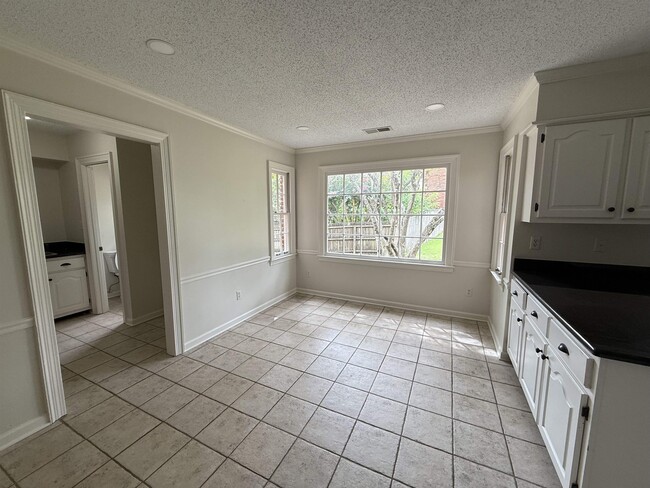 Building Photo - 3048 Sandy Creek Dr