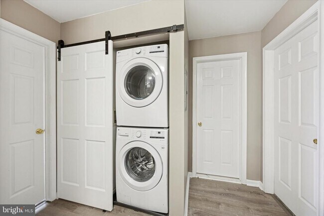 Building Photo - 253 Miley Rd