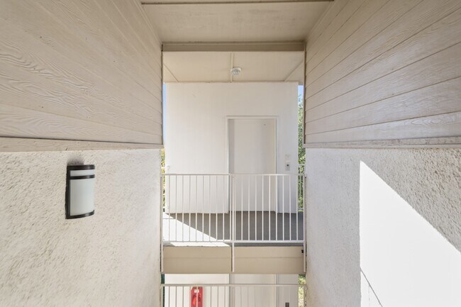 Building Photo - 351 Lakeside Ln