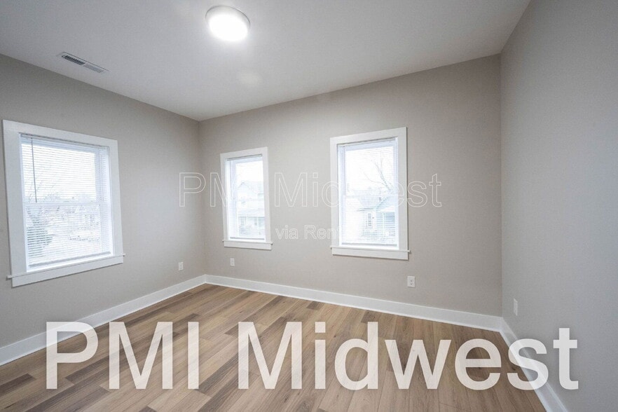 Building Photo - 20 Schiller St