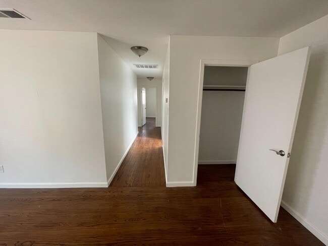 Building Photo - 204 Lauren Ave