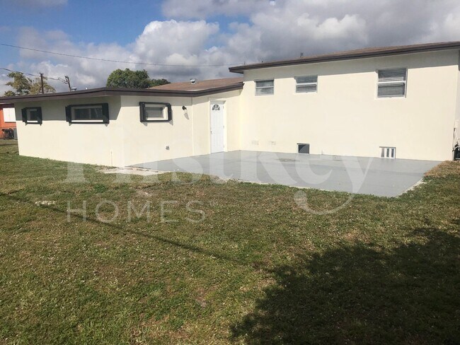 Building Photo - 1420 NW 176th Terrace