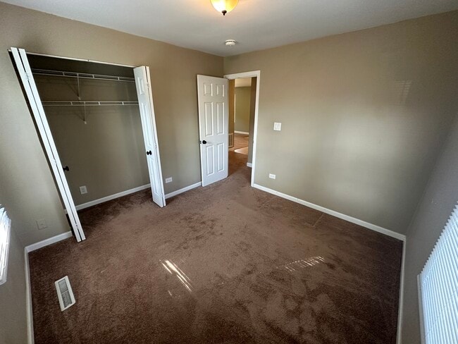 Building Photo - 3 E Oltendorf Rd