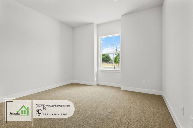 Building Photo - 2864 River Dr