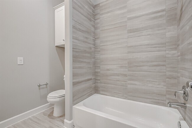 Building Photo - 5105 Pine Reach Dr