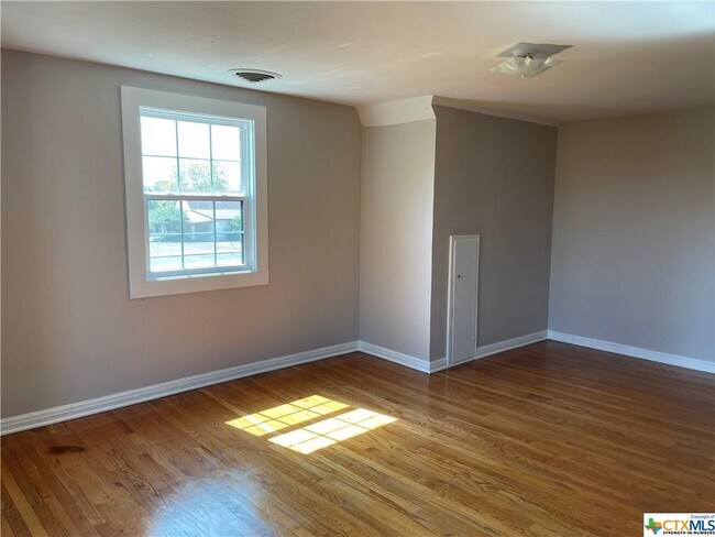 Building Photo - 111 W Fowler Ave