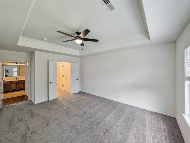 Building Photo - 904 Dixson St