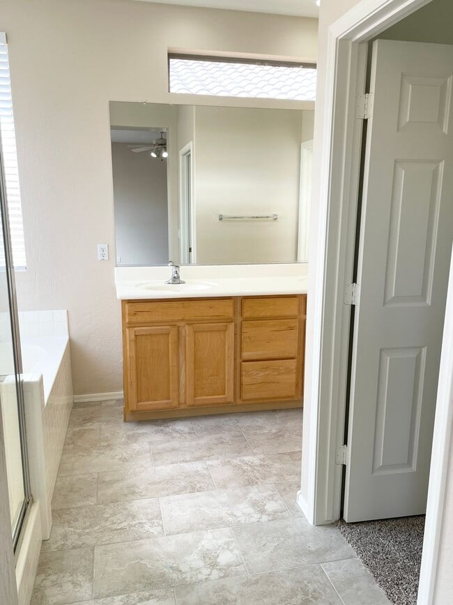 Building Photo - 4 Bedroom/2 Bath Single Level Home in Anthem! Close to freeway & TSMC Plant!