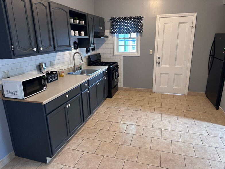 Building Photo - 362 Norton St