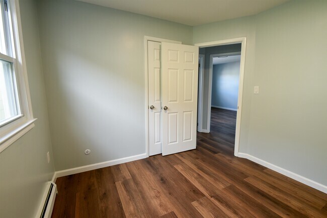 Building Photo - 45 E 51st St