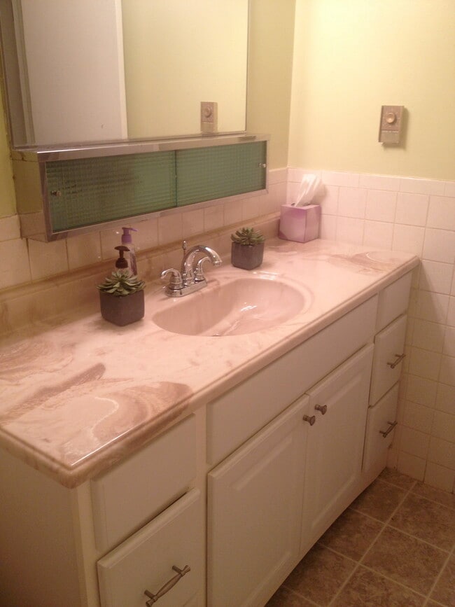 Bathroom - 1730 State St