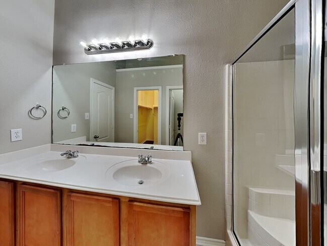 Building Photo - 8921 Highland Orchard Dr