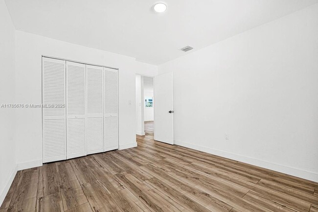 Building Photo - 128 NW 61st St