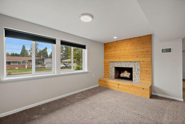 Building Photo - Renovated Tacoma Home with A/C, Huge Den, Bonus Office & Fully Fenced Yard!