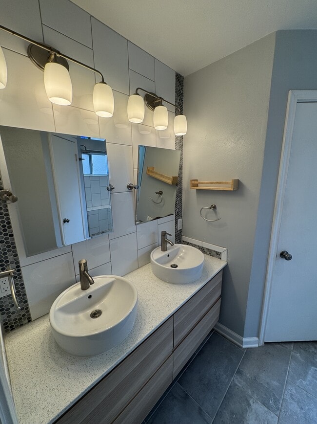 Building Photo - 13815 Stone Hollow