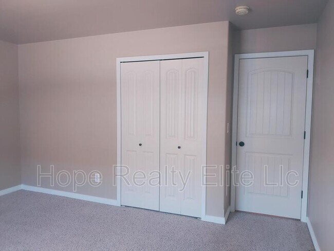 Building Photo - 1555 Promontory Bluff View