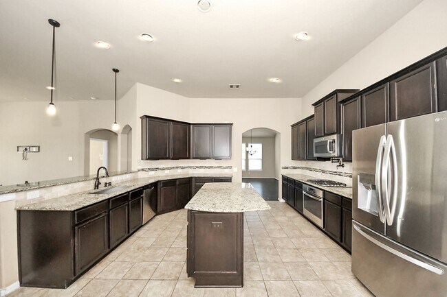 Building Photo - 7610 Willow School Dr