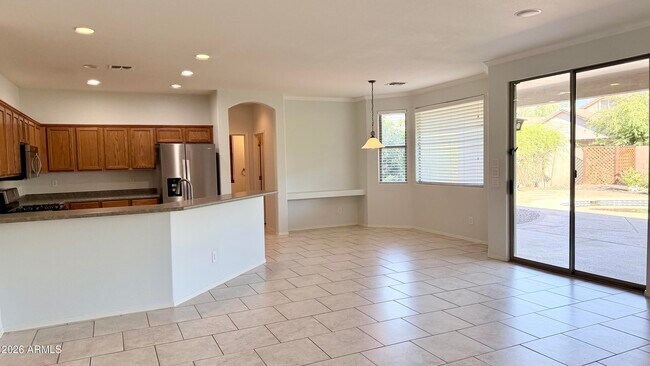 Building Photo - 1289 E Iris Dr