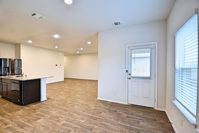 Building Photo - 2934 Wolfcreek