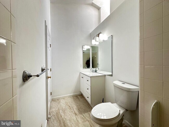 Building Photo - 9799 Mock Orange Ct