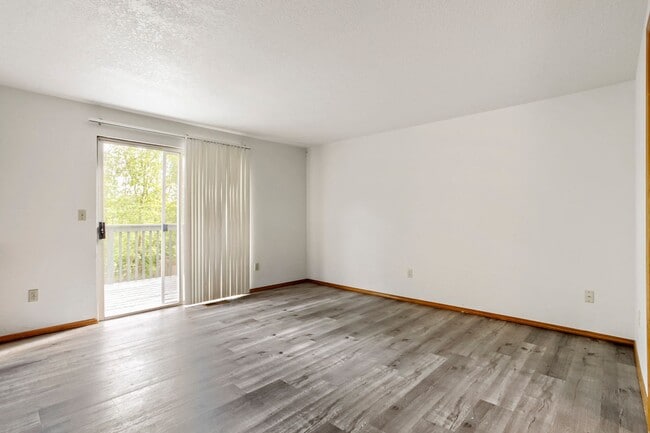 Building Photo - 3BR/2.5BA Two-Story Home in Bethany/NW Portland — Expansive Backyard Deck, Fully Fenced Yard & 2-...